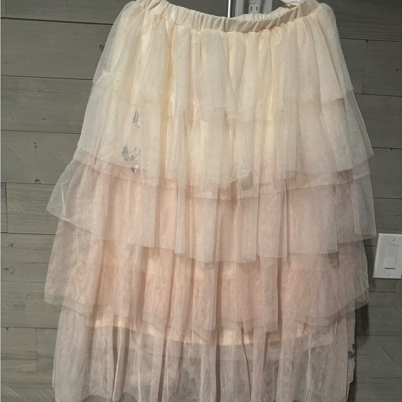 Elegant Cream Layered Skirt - Picture 2 of 6